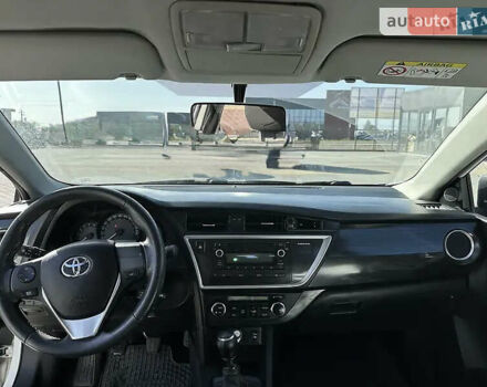 Белый Тойота Аурис, объемом двигателя 1.4 л и пробегом 103 тыс. км за 8800 $, фото 8 на Automoto.ua