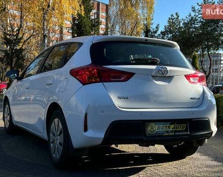 Білий Тойота Ауріс, об'ємом двигуна 1.36 л та пробігом 103 тис. км за 9200 $, фото 4 на Automoto.ua