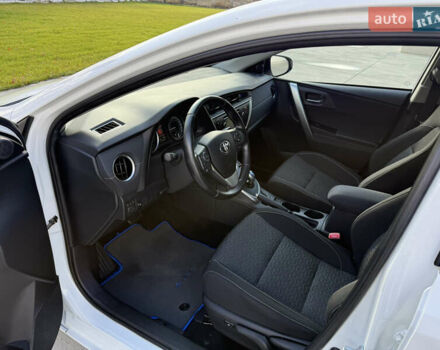 Білий Тойота Ауріс, об'ємом двигуна 1.8 л та пробігом 215 тис. км за 13500 $, фото 17 на Automoto.ua