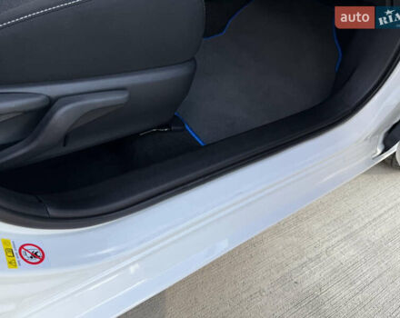 Білий Тойота Ауріс, об'ємом двигуна 1.8 л та пробігом 215 тис. км за 13500 $, фото 39 на Automoto.ua