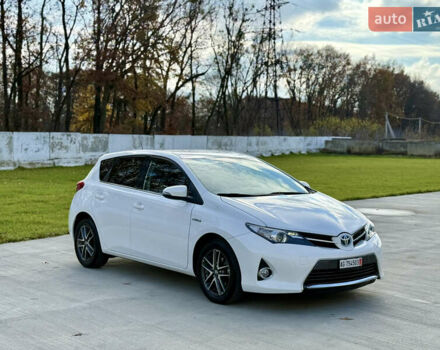 Білий Тойота Ауріс, об'ємом двигуна 1.8 л та пробігом 215 тис. км за 13500 $, фото 2 на Automoto.ua