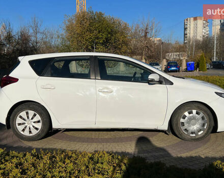 Білий Тойота Ауріс, об'ємом двигуна 1.36 л та пробігом 103 тис. км за 9200 $, фото 7 на Automoto.ua