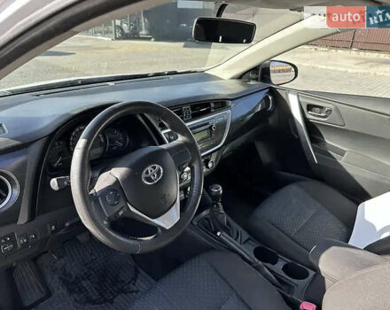 Белый Тойота Аурис, объемом двигателя 1.4 л и пробегом 103 тыс. км за 8800 $, фото 6 на Automoto.ua