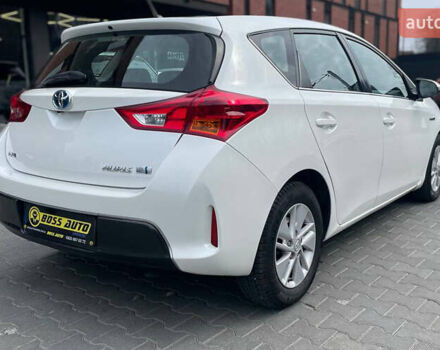 Белый Тойота Аурис, объемом двигателя 1.8 л и пробегом 136 тыс. км за 13000 $, фото 5 на Automoto.ua