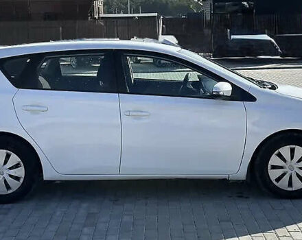 Белый Тойота Аурис, объемом двигателя 1.4 л и пробегом 103 тыс. км за 9500 $, фото 2 на Automoto.ua