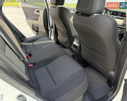 Білий Тойота Ауріс, об'ємом двигуна 1.8 л та пробігом 215 тис. км за 13500 $, фото 35 на Automoto.ua