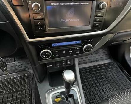 Білий Тойота Ауріс, об'ємом двигуна 1.6 л та пробігом 98 тис. км за 12300 $, фото 20 на Automoto.ua