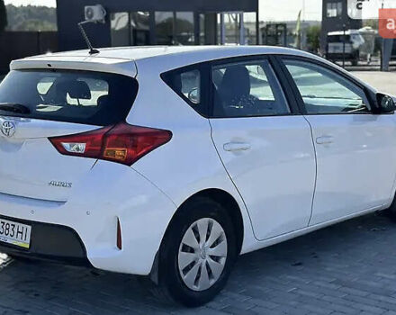 Белый Тойота Аурис, объемом двигателя 1.4 л и пробегом 103 тыс. км за 8800 $, фото 4 на Automoto.ua