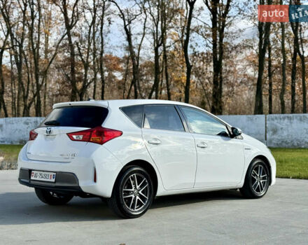 Білий Тойота Ауріс, об'ємом двигуна 1.8 л та пробігом 215 тис. км за 13500 $, фото 4 на Automoto.ua