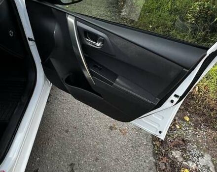 Білий Тойота Ауріс, об'ємом двигуна 1.6 л та пробігом 98 тис. км за 12300 $, фото 5 на Automoto.ua