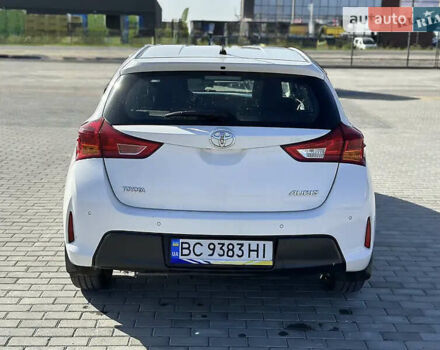 Белый Тойота Аурис, объемом двигателя 1.4 л и пробегом 103 тыс. км за 8800 $, фото 3 на Automoto.ua