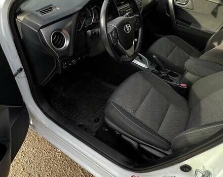 Білий Тойота Ауріс, об'ємом двигуна 1.6 л та пробігом 98 тис. км за 12300 $, фото 10 на Automoto.ua