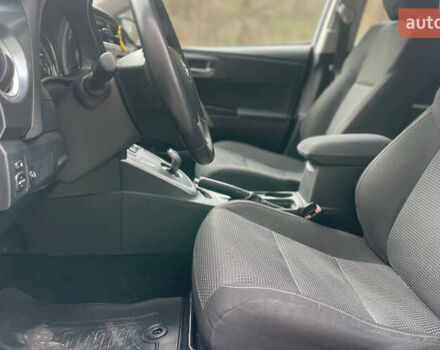 Белый Тойота Аурис, объемом двигателя 1.8 л и пробегом 136 тыс. км за 13000 $, фото 8 на Automoto.ua