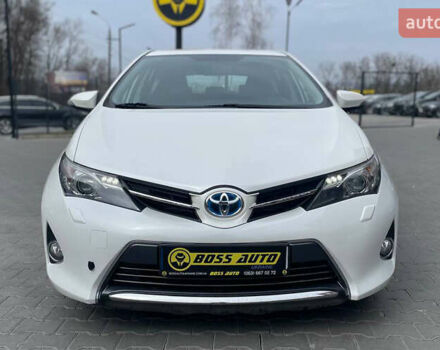 Белый Тойота Аурис, объемом двигателя 1.8 л и пробегом 136 тыс. км за 13000 $, фото 1 на Automoto.ua