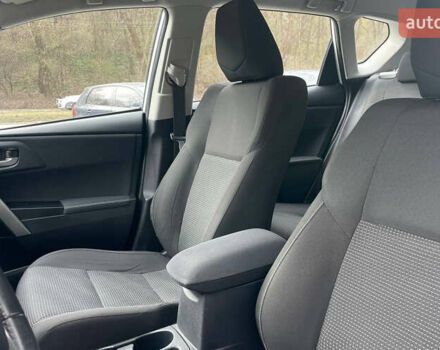 Белый Тойота Аурис, объемом двигателя 1.8 л и пробегом 136 тыс. км за 13000 $, фото 9 на Automoto.ua