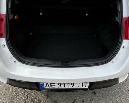 Білий Тойота Ауріс, об'ємом двигуна 1.6 л та пробігом 98 тис. км за 12300 $, фото 4 на Automoto.ua