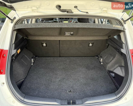 Білий Тойота Ауріс, об'ємом двигуна 1.8 л та пробігом 215 тис. км за 13500 $, фото 40 на Automoto.ua