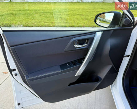 Білий Тойота Ауріс, об'ємом двигуна 1.8 л та пробігом 215 тис. км за 13500 $, фото 15 на Automoto.ua