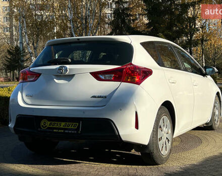 Білий Тойота Ауріс, об'ємом двигуна 1.36 л та пробігом 103 тис. км за 9200 $, фото 6 на Automoto.ua