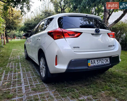 Белый Тойота Аурис, объемом двигателя 1.8 л и пробегом 111 тыс. км за 14500 $, фото 4 на Automoto.ua