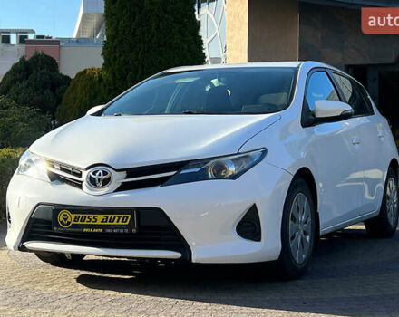 Білий Тойота Ауріс, об'ємом двигуна 1.36 л та пробігом 103 тис. км за 9200 $, фото 2 на Automoto.ua