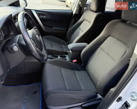 Білий Тойота Ауріс, об'ємом двигуна 1.8 л та пробігом 215 тис. км за 13500 $, фото 20 на Automoto.ua