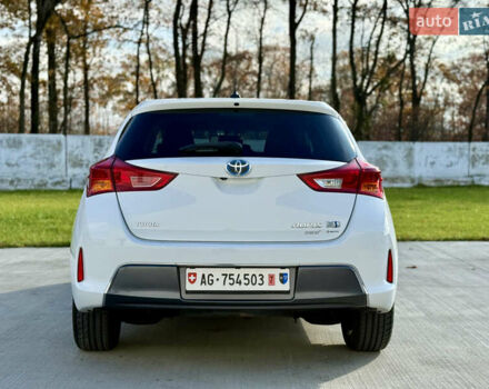 Білий Тойота Ауріс, об'ємом двигуна 1.8 л та пробігом 215 тис. км за 13500 $, фото 5 на Automoto.ua