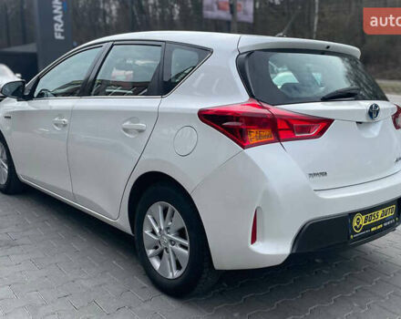 Белый Тойота Аурис, объемом двигателя 1.8 л и пробегом 136 тыс. км за 13000 $, фото 3 на Automoto.ua