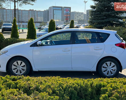Білий Тойота Ауріс, об'ємом двигуна 1.36 л та пробігом 103 тис. км за 9200 $, фото 3 на Automoto.ua