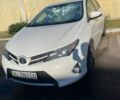 Белый Тойота Аурис, объемом двигателя 1.6 л и пробегом 193 тыс. км за 13000 $, фото 2 на Automoto.ua
