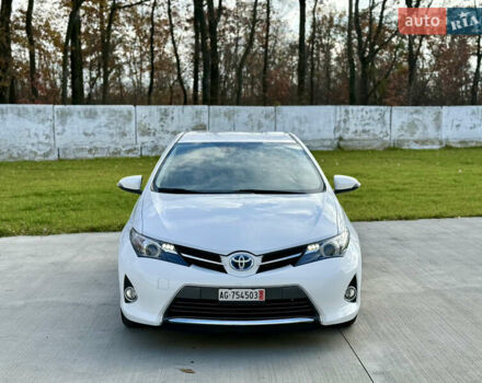 Білий Тойота Ауріс, об'ємом двигуна 1.8 л та пробігом 215 тис. км за 13500 $, фото 1 на Automoto.ua