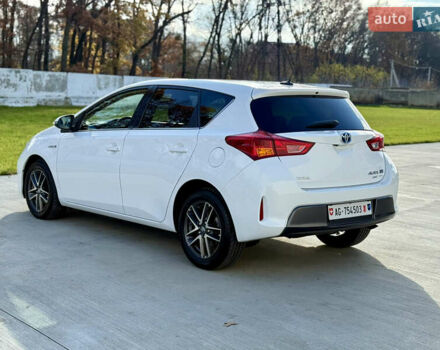 Білий Тойота Ауріс, об'ємом двигуна 1.8 л та пробігом 215 тис. км за 13500 $, фото 6 на Automoto.ua