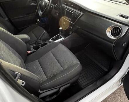 Білий Тойота Ауріс, об'ємом двигуна 1.6 л та пробігом 98 тис. км за 12300 $, фото 6 на Automoto.ua