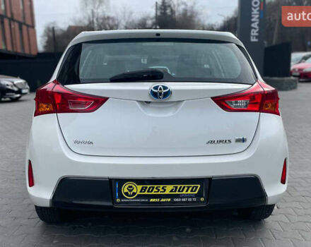 Белый Тойота Аурис, объемом двигателя 1.8 л и пробегом 136 тыс. км за 13000 $, фото 4 на Automoto.ua