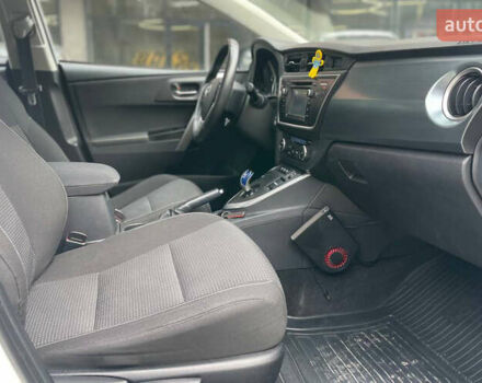 Белый Тойота Аурис, объемом двигателя 1.8 л и пробегом 136 тыс. км за 13000 $, фото 13 на Automoto.ua