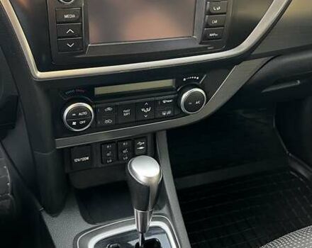 Білий Тойота Ауріс, об'ємом двигуна 1.6 л та пробігом 98 тис. км за 12300 $, фото 15 на Automoto.ua