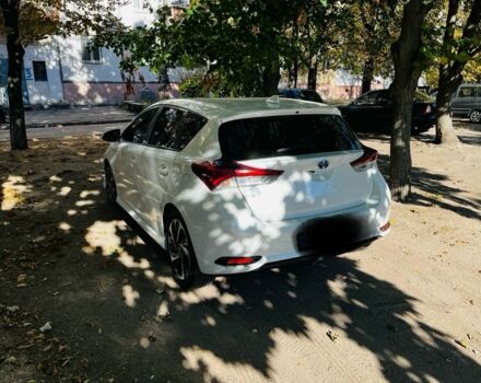 Белый Тойота Аурис, объемом двигателя 0 л и пробегом 97 тыс. км за 12000 $, фото 4 на Automoto.ua