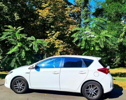 Белый Тойота Аурис, объемом двигателя 1.8 л и пробегом 170 тыс. км за 11700 $, фото 1 на Automoto.ua