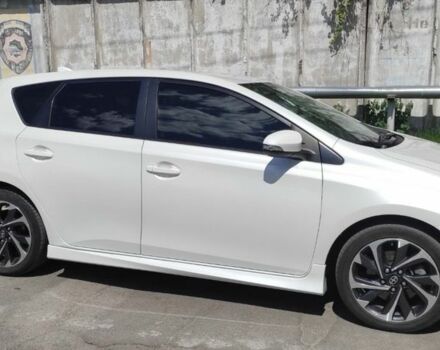 Белый Тойота Аурис, объемом двигателя 0 л и пробегом 97 тыс. км за 12000 $, фото 1 на Automoto.ua