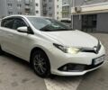 Белый Тойота Аурис, объемом двигателя 1.6 л и пробегом 205 тыс. км за 14000 $, фото 1 на Automoto.ua