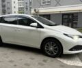 Білий Тойота Ауріс, об'ємом двигуна 1.6 л та пробігом 205 тис. км за 13900 $, фото 1 на Automoto.ua
