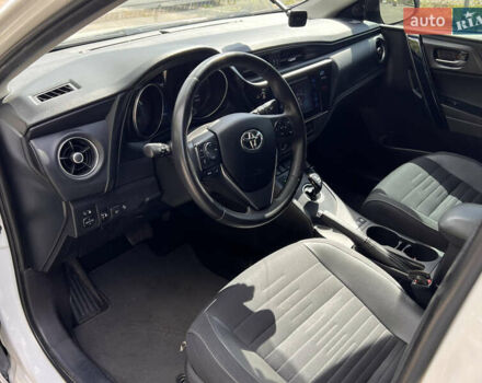 Белый Тойота Аурис, объемом двигателя 1.8 л и пробегом 250 тыс. км за 12300 $, фото 9 на Automoto.ua