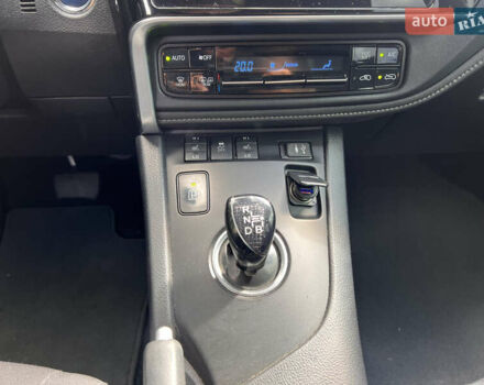 Белый Тойота Аурис, объемом двигателя 1.8 л и пробегом 250 тыс. км за 12300 $, фото 14 на Automoto.ua