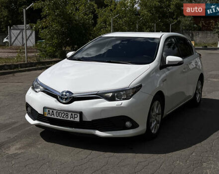 Белый Тойота Аурис, объемом двигателя 1.8 л и пробегом 250 тыс. км за 12300 $, фото 2 на Automoto.ua