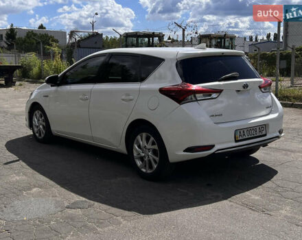 Белый Тойота Аурис, объемом двигателя 1.8 л и пробегом 250 тыс. км за 12300 $, фото 4 на Automoto.ua