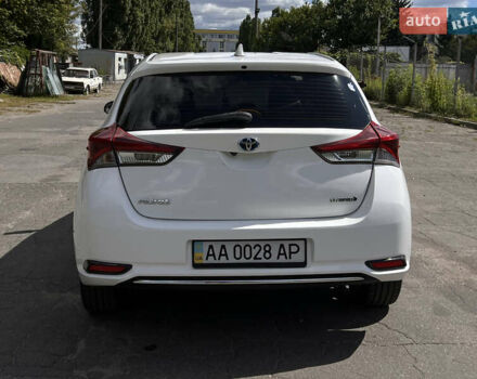 Белый Тойота Аурис, объемом двигателя 1.8 л и пробегом 250 тыс. км за 12300 $, фото 5 на Automoto.ua