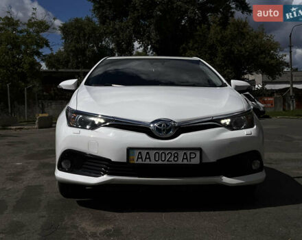 Белый Тойота Аурис, объемом двигателя 1.8 л и пробегом 250 тыс. км за 12300 $, фото 1 на Automoto.ua
