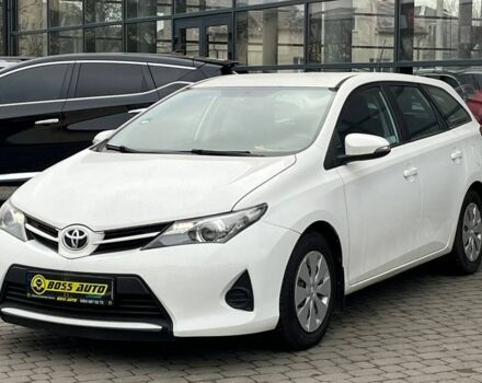 Белый Тойота Аурис, объемом двигателя 1.4 л и пробегом 235 тыс. км за 9000 $, фото 2 на Automoto.ua