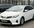 Белый Тойота Аурис, объемом двигателя 1.4 л и пробегом 235 тыс. км за 9000 $, фото 2 на Automoto.ua
