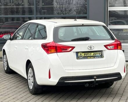 Белый Тойота Аурис, объемом двигателя 1.4 л и пробегом 235 тыс. км за 9000 $, фото 3 на Automoto.ua